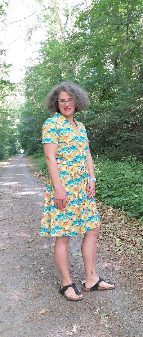 Designbeispiel: lillesol women No.44 Kleid & Shirt Miaflora