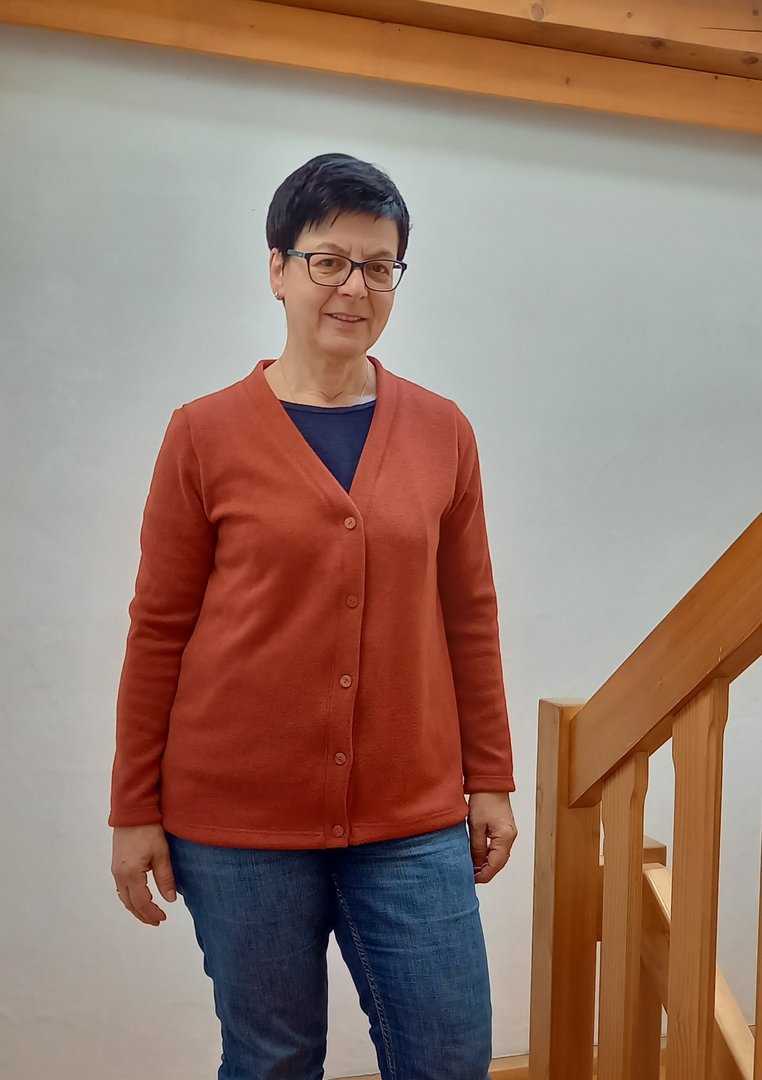 Designbeispiel: lillesol women No.59 Basic-Strickjacke