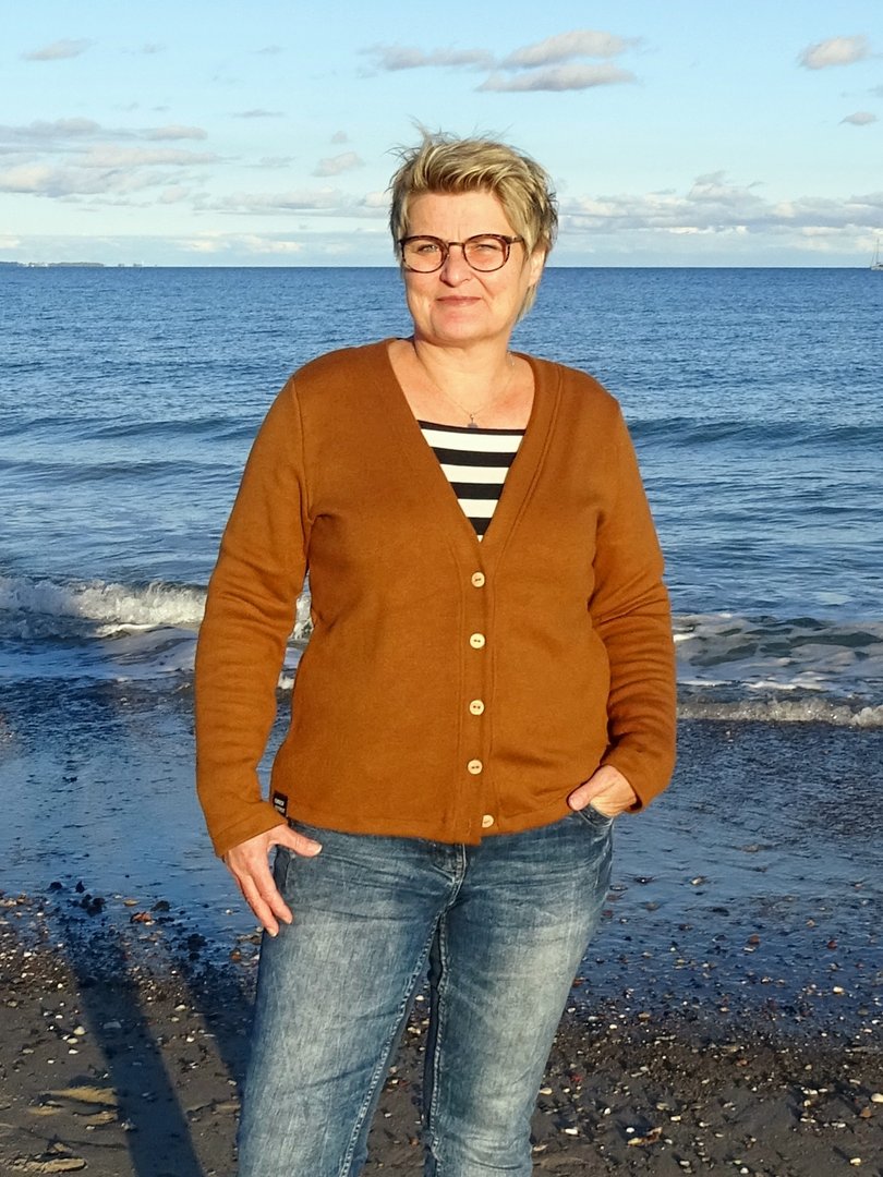 Designbeispiel: lillesol women No.59 Basic-Strickjacke