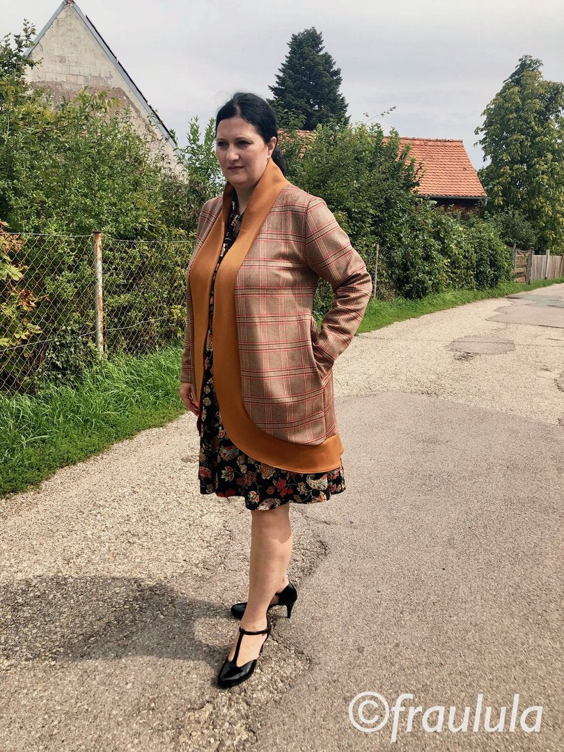 Designbeispiel: lillesol women No.46 LongCardigan mit Schalkragen