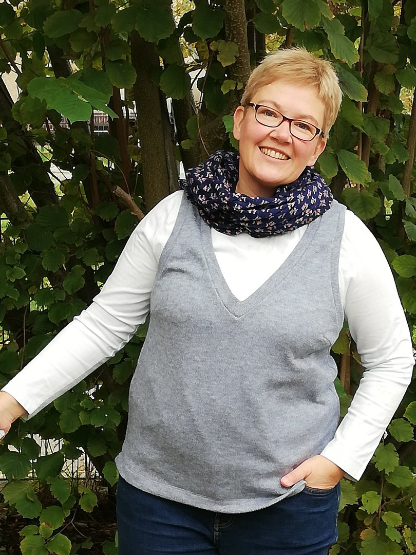 Designbeispiel: lillesol women No.67 Pullunder & Kleid "Tira" mit Video-Nähanleitung