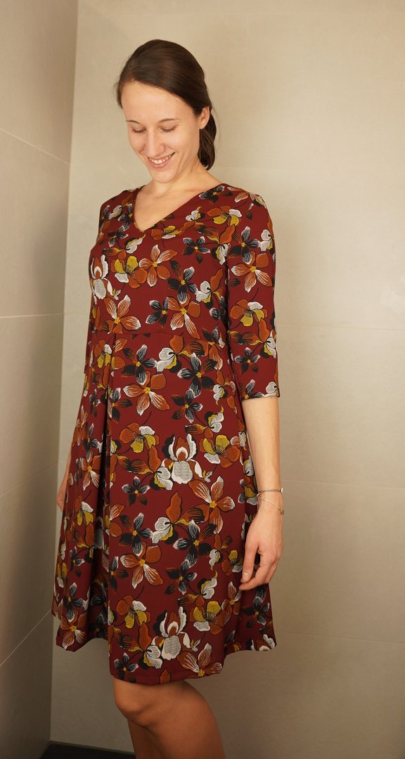 Designbeispiel: lillesol women No.60 Kleid "Magnolia" mit Video-Nähanleitung