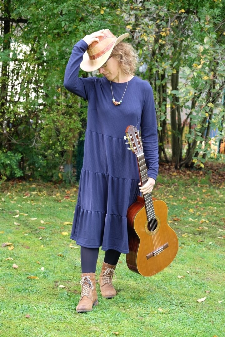 Designbeispiel: lillesol women No.50 Stufenkleid (Jersey)