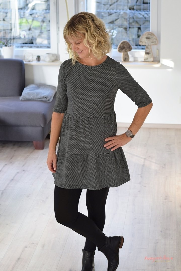 Designbeispiel: lillesol women No.50 Stufenkleid (Jersey)