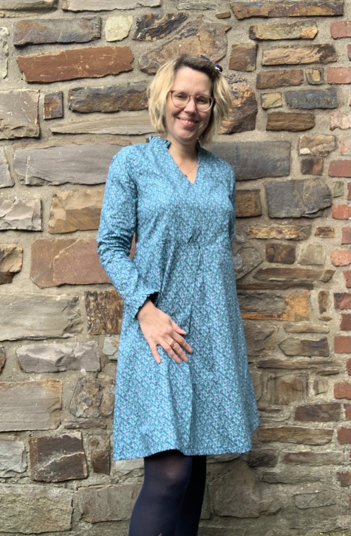 Designbeispiel: lillesol women No.60 Kleid "Magnolia" mit Video-Nähanleitung