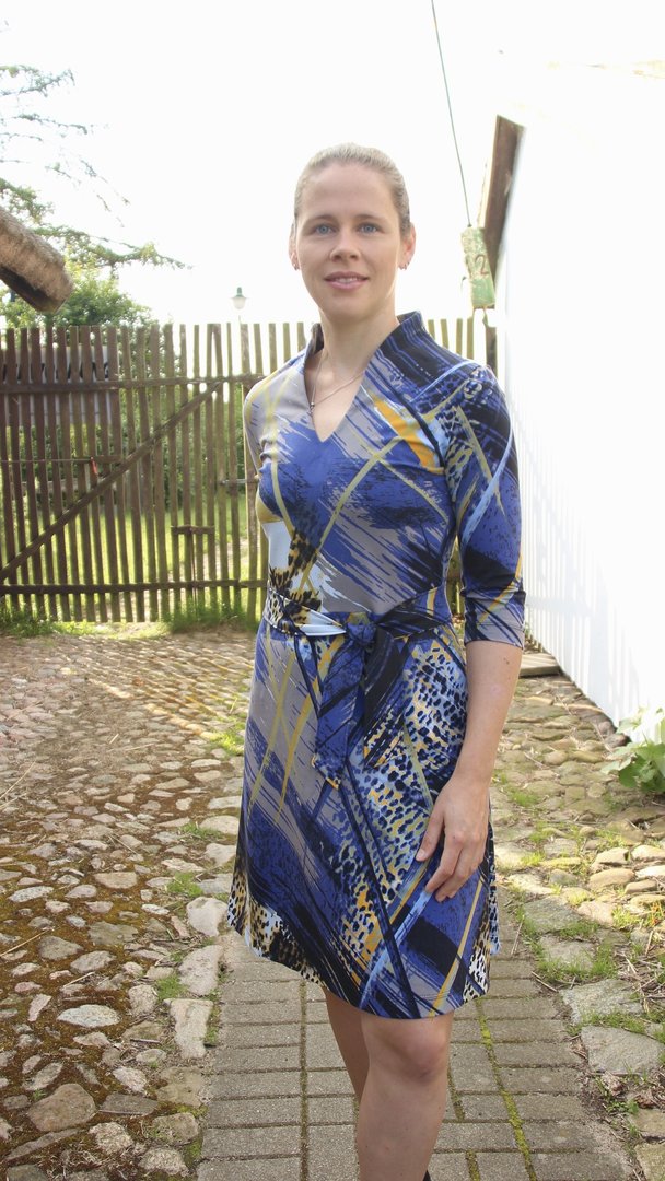 Designbeispiel: lillesol women No.44 Kleid & Shirt Miaflora
