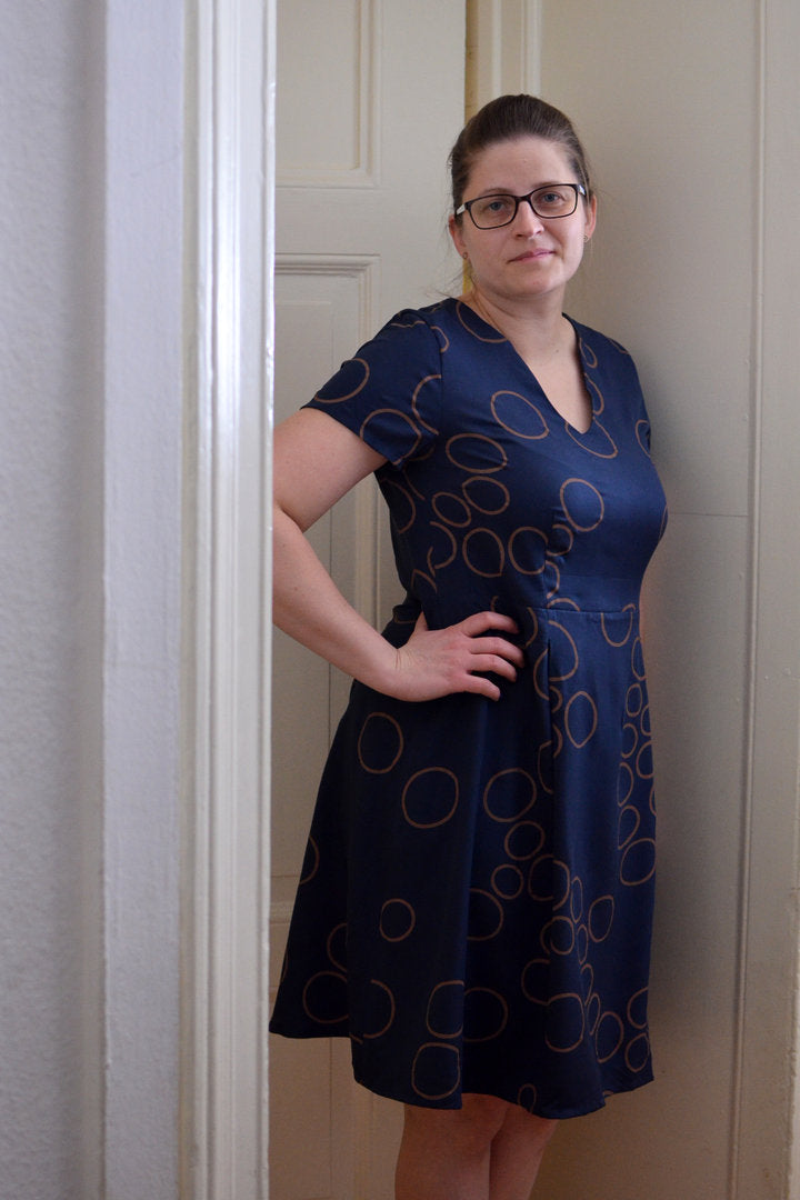 Designbeispiel: lillesol women No.60 Kleid "Magnolia" mit Video-Nähanleitung