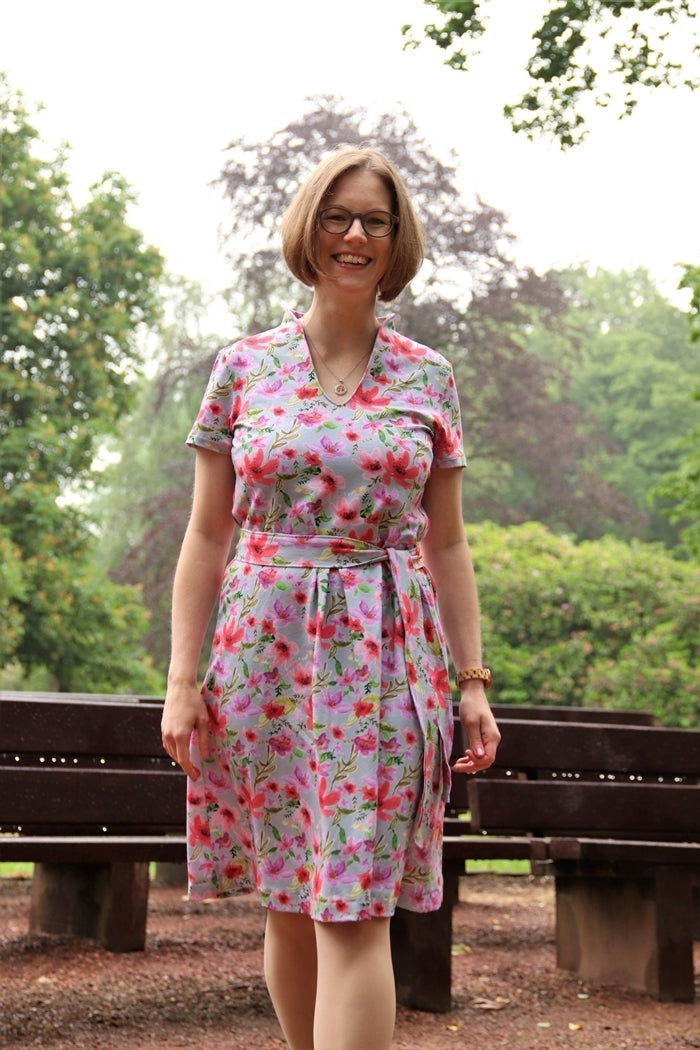 Designbeispiel: lillesol women No.44 Kleid & Shirt Miaflora