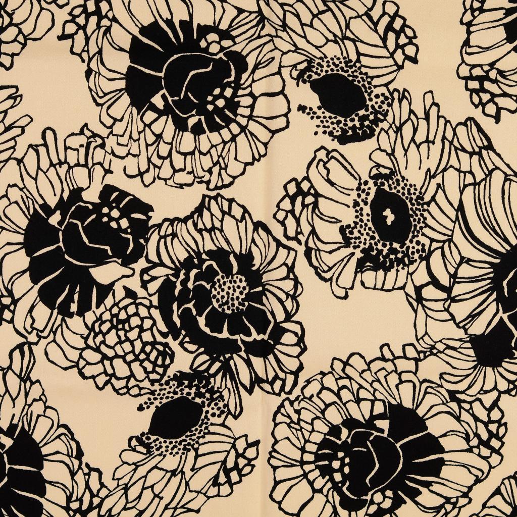 Baumwoll Satin Blüten - beige/schwarz