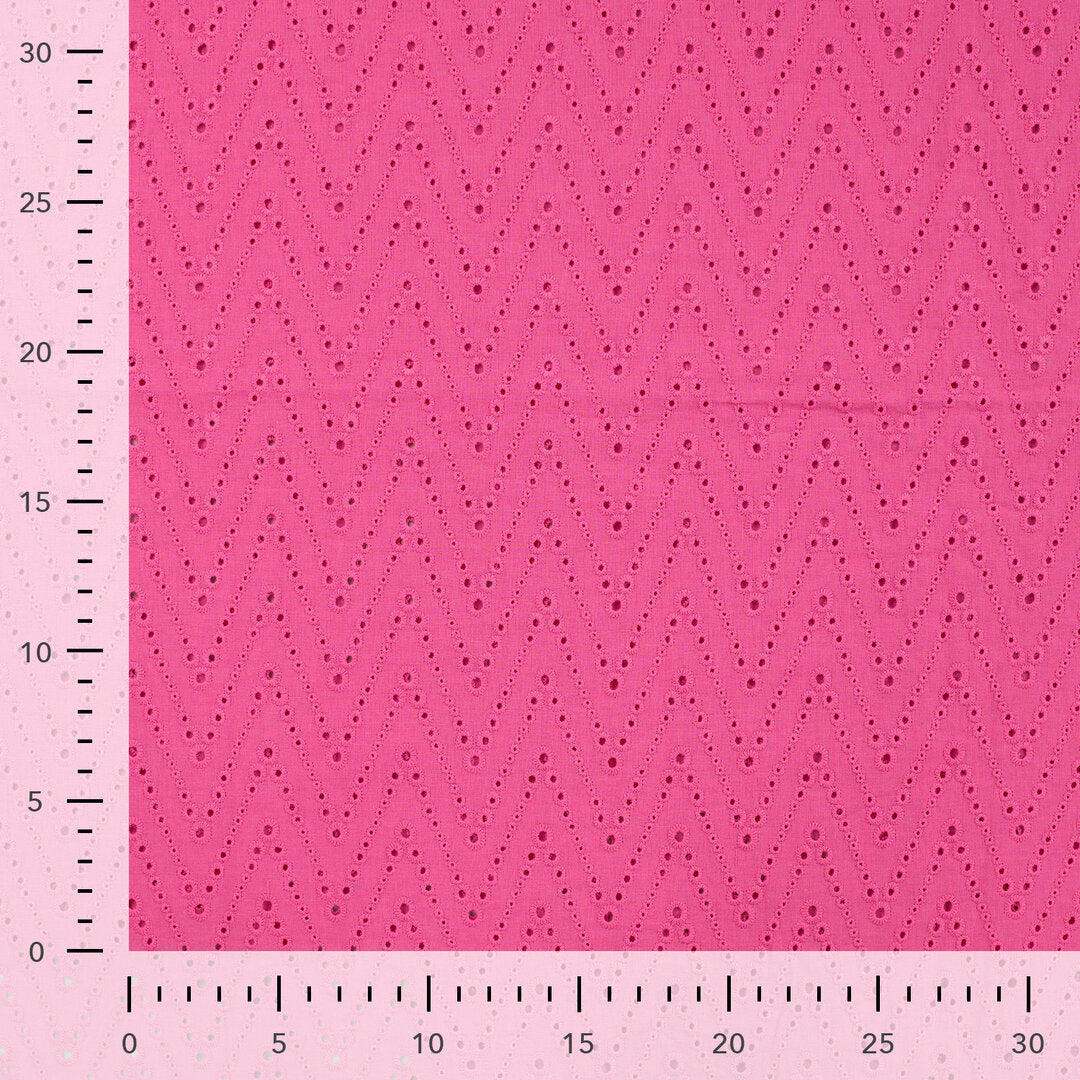 Baumwollstoff mit Loch-Stickerei "Zickzack" - fuchsia