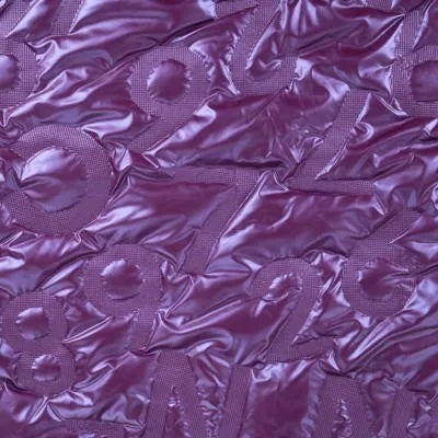 Wattierter Jackenstoff Alphabet "geprägt" - purple *Videovorstellung*