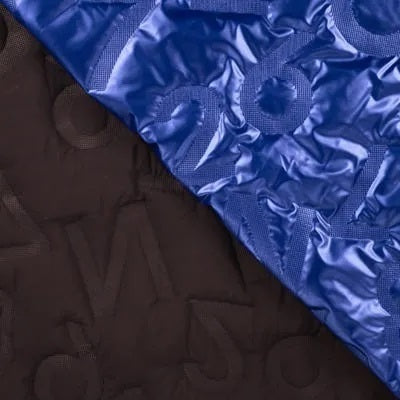 Wattierter Jackenstoff Alphabet "geprägt" - royalblau *Videovorstellung*
