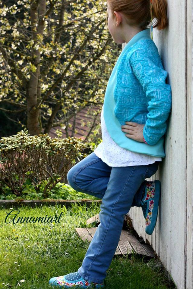 Designbeispiel: lillesol basics No.54 Cardigan mit Schalkragen