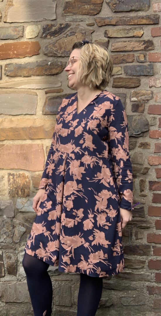 Designbeispiel: lillesol women No.60 Kleid "Magnolia" mit Video-Nähanleitung