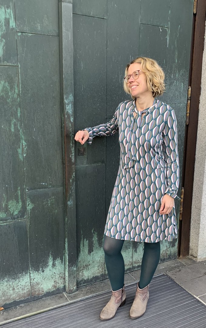 Designbeispiel: lillesol women No.69 Schluppenkleid & Shirt "Cinta" mit Video-Nähanleitung