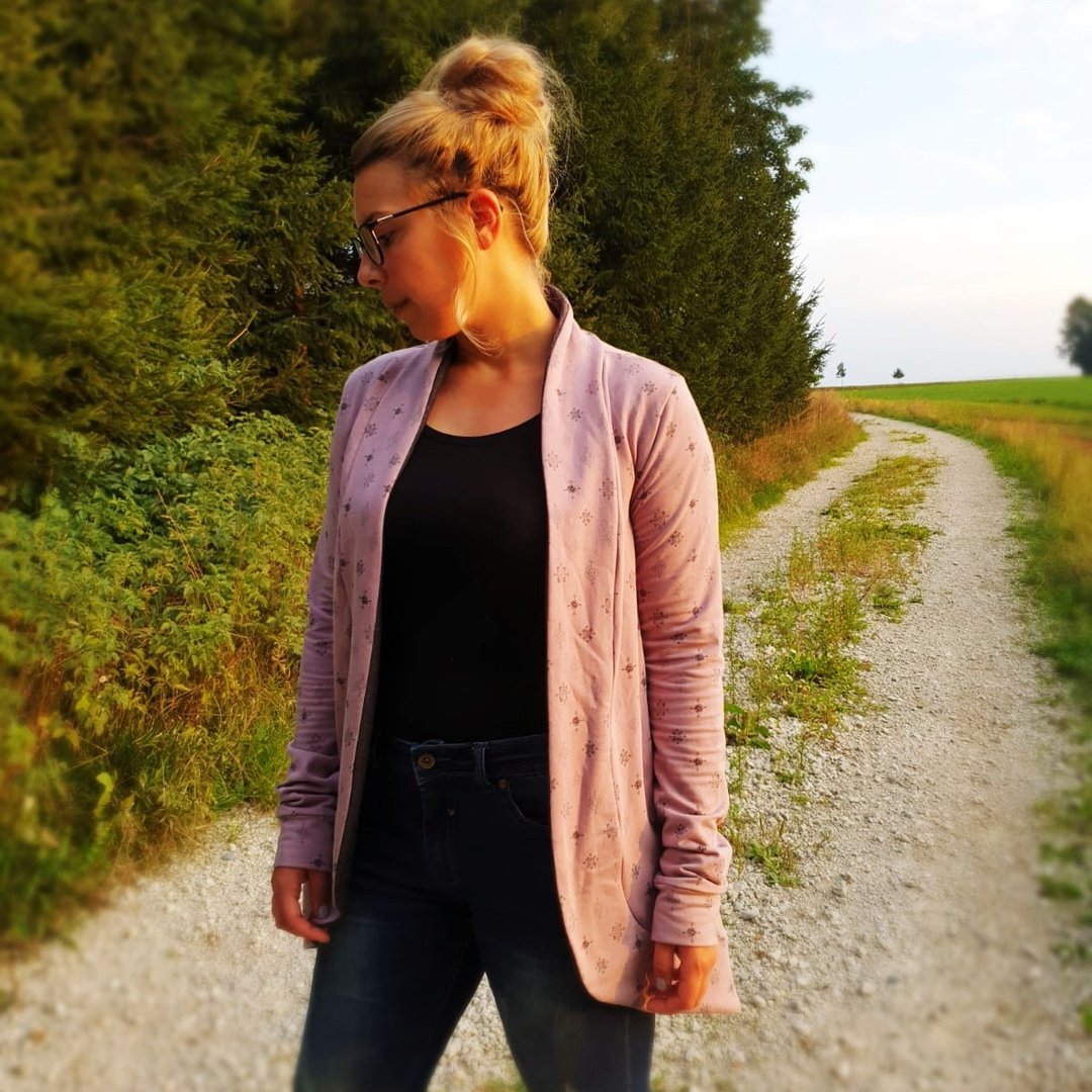 Designbeispiel: lillesol women No.46 LongCardigan Schalkragen