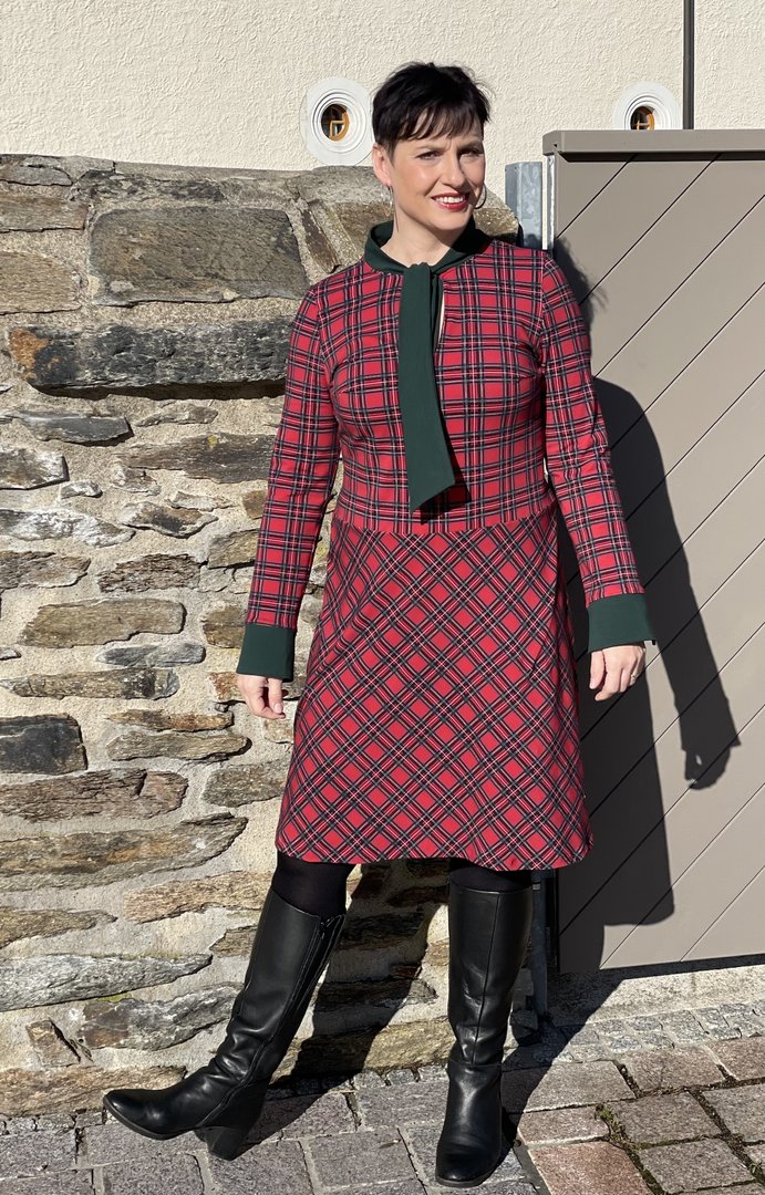 Designbeispiel: lillesol women No.69 Schluppenkleid & Shirt "Cinta" mit Video-Nähanleitung