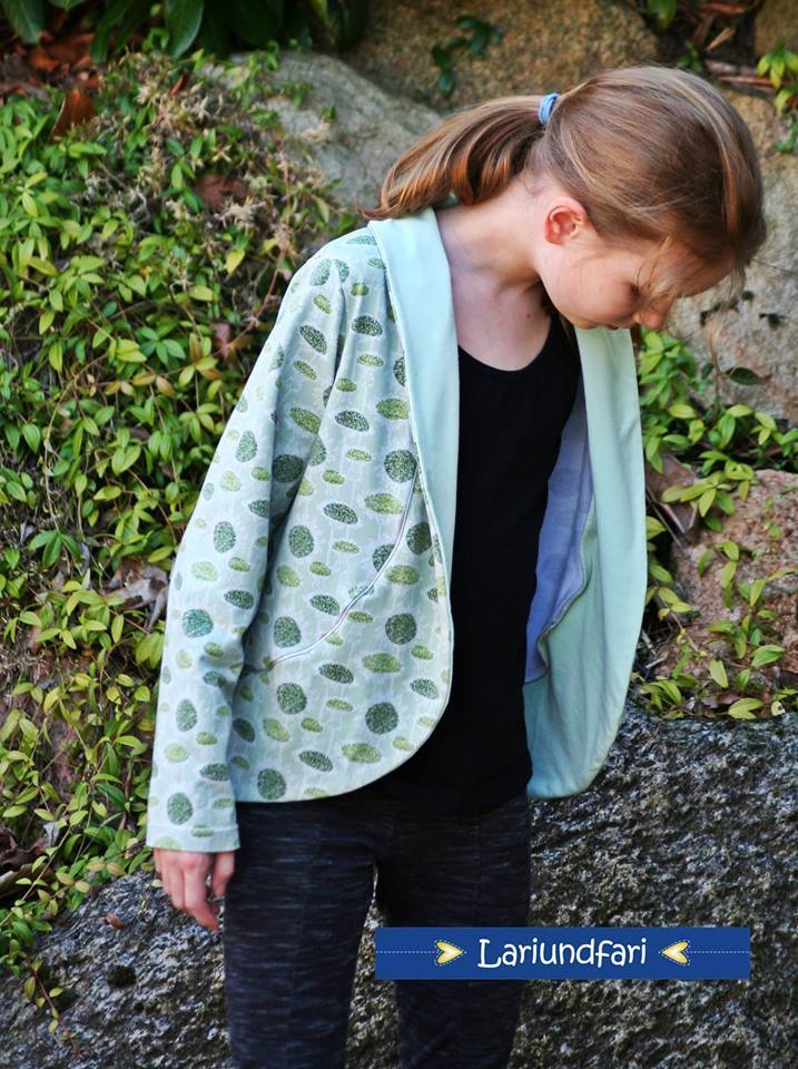 Designbeispiel: lillesol basics No.54 Cardigan mit Schalkragen