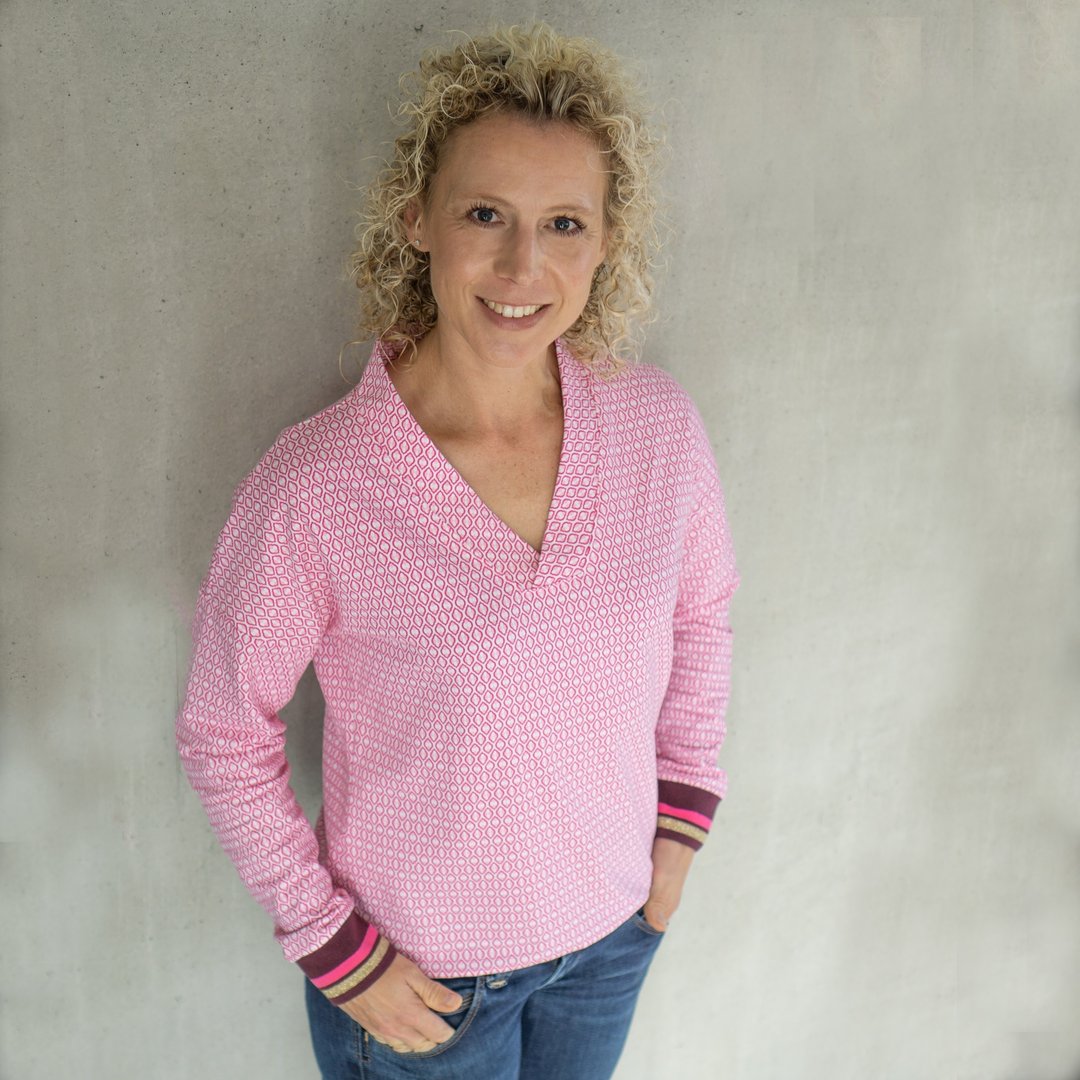 Designbeispiel: lillesol women No.76 Pullover mit Kragen "Vinta"