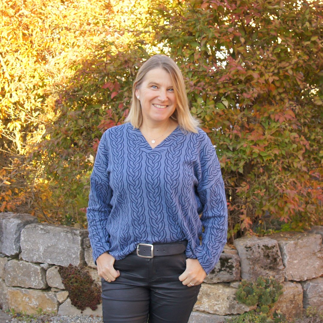 Designbeispiel: lillesol women No.76 Pullover mit Kragen "Vinta"