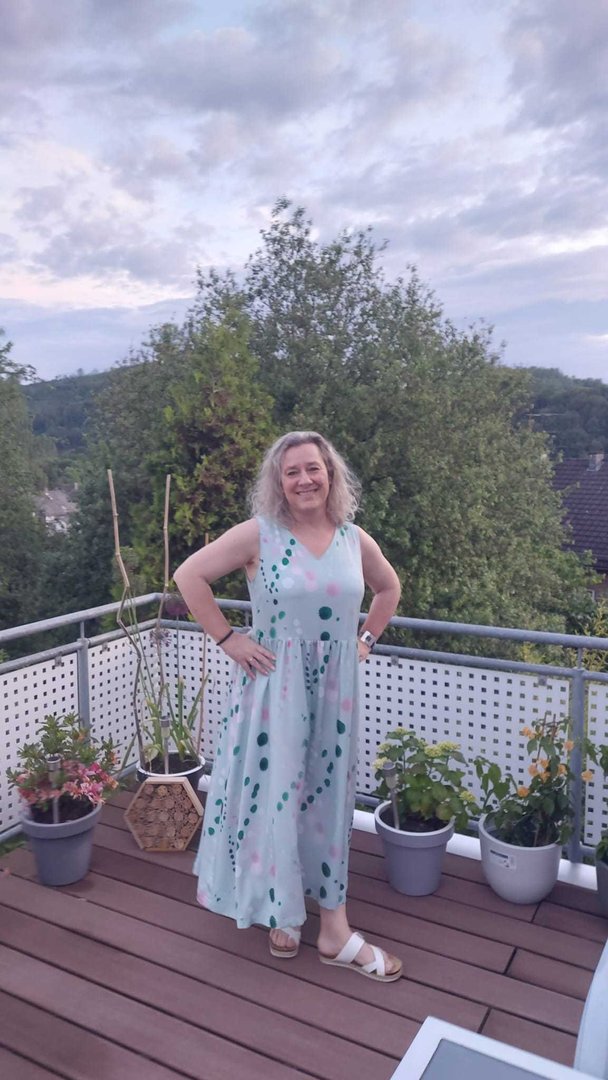 Designbeispiel: lillesol women No.89 Sommerkleid "Carmela" mit Video-Nähanleitung