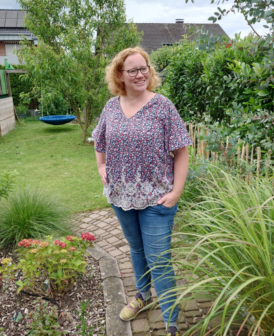 Designbeispiel: lillesol women No.90 Bluse "Eloisa" mit Video-Nähanleitung
